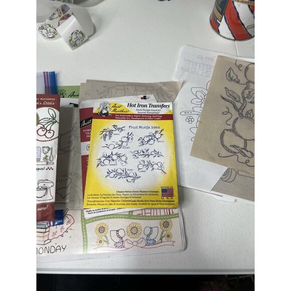 Lot of Various Aunt Martha's, Vogart Hot Iron `Embroidery Transfers Used. - Picture 4 of 7
